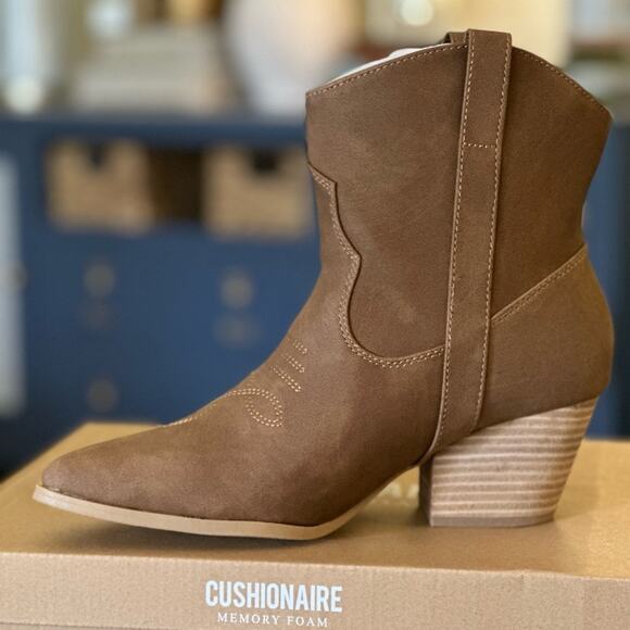 Cushionaire Women's Tan Rocky Western Stacked Heel Bootie w/stitching 9.5 NWT - Picture 3 of 13